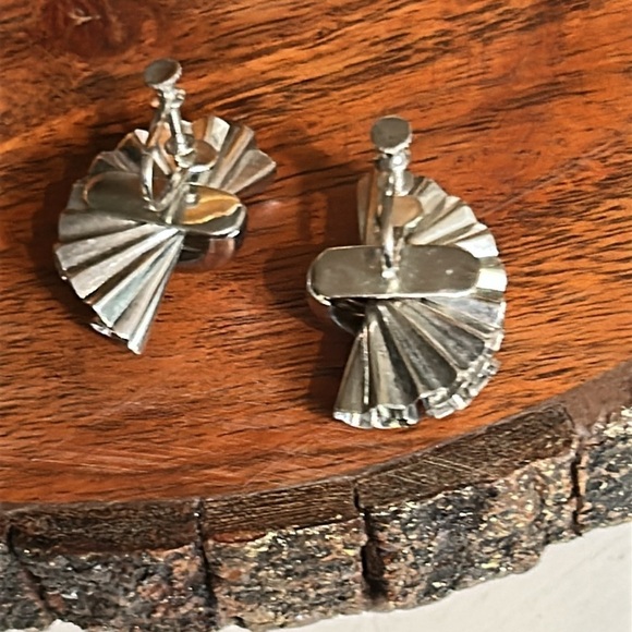 Silver Screw Back Earrings Half Fan Layered Design Stunning - Picture 9 of 10